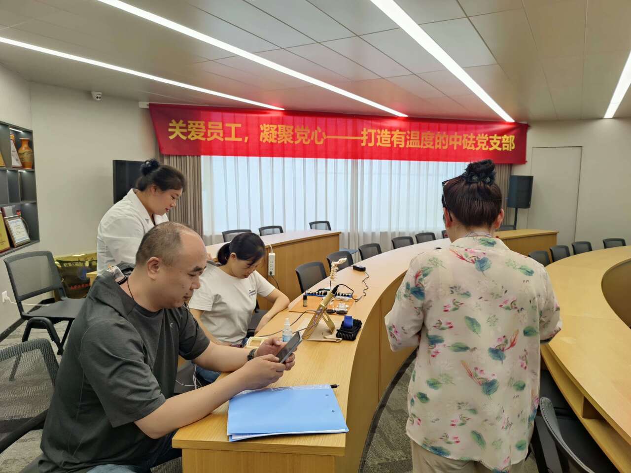 關(guān)愛(ài)員工，凝聚黨心——打造有溫度的中砝黨支部